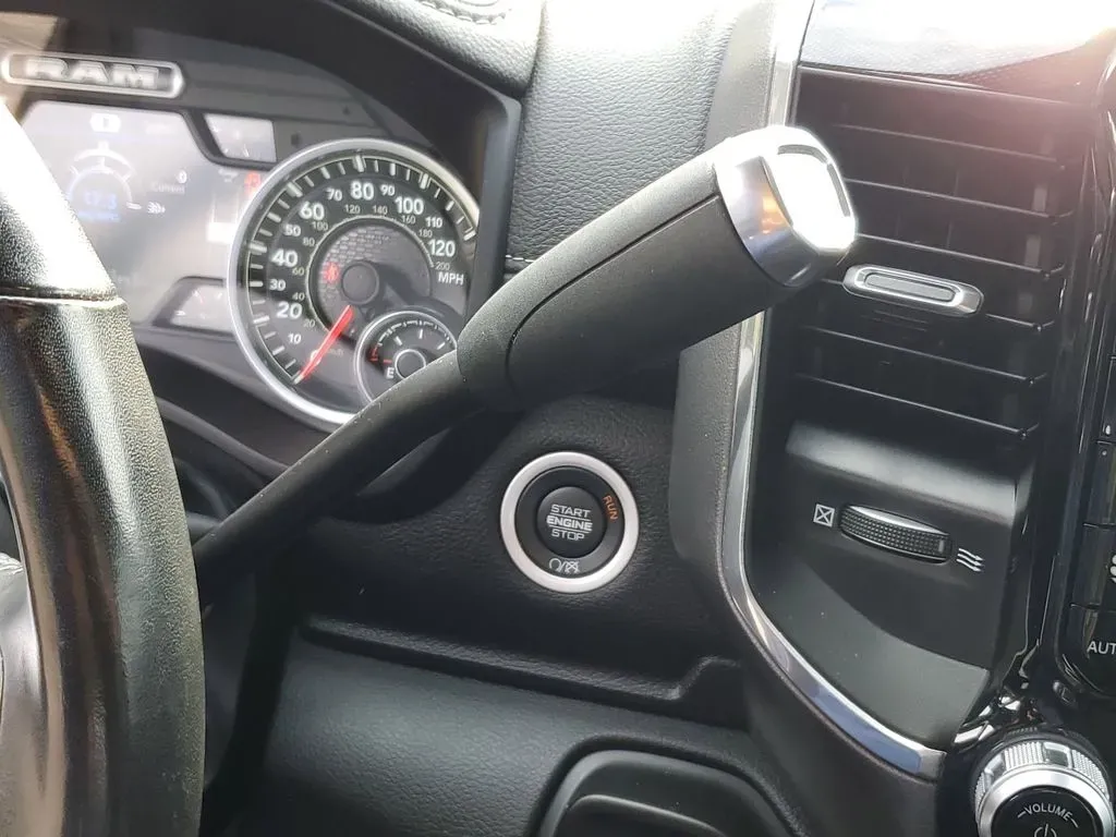 2022 /Black Ram 2500 Laramie (3C6UR5FL3NG) with an 6 Cyl, 6.7L engine, 6-speed automatic transmission, located at 6064 Gull Rd, Kalamazoo, MI, 49048, (269) 222-0088, 42.328388, -85.512924 - **Unleash Your Adventure with the 2022 Ram 2500 Laramie Diesel Perfect for Every Task!**<br /> <br /> Are you ready to elevate your driving experience? Whether you're a weekend warrior heading off the beaten path, a dedicated tradesperson hauling heavy loads, or a family seeking the perfect blend o - Photo#27