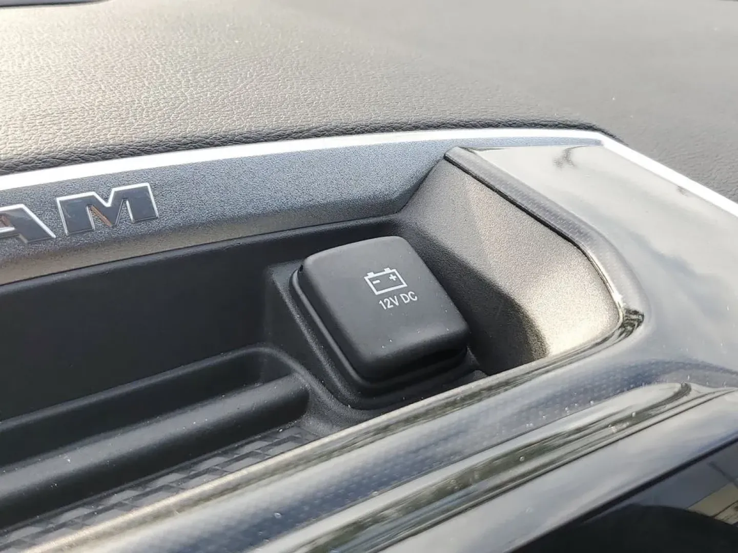 2022 /Black Ram 2500 Laramie (3C6UR5FL3NG) with an 6 Cyl, 6.7L engine, 6-speed automatic transmission, located at 6064 Gull Rd, Kalamazoo, MI, 49048, (269) 222-0088, 42.328388, -85.512924 - **Unleash Your Adventure with the 2022 Ram 2500 Laramie Diesel Perfect for Every Task!**<br /> <br /> Are you ready to elevate your driving experience? Whether you're a weekend warrior heading off the beaten path, a dedicated tradesperson hauling heavy loads, or a family seeking the perfect blend o - Photo#31