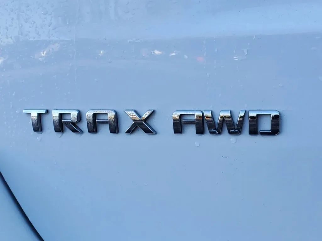 2022 /Jet Black Chevrolet Trax LT (KL7CJPSM8NB) with an 4 Cyl, 1.4L engine, 6-speed automatic transmission, located at 6064 Gull Rd, Kalamazoo, MI, 49048, (269) 222-0088, 42.328388, -85.512924 - **Discover Your Next Adventure in a 2022 Chevrolet Trax LT at AutoMaxx - Kalamazoo!**<br /> <br /> Are you looking for the perfect vehicle to complement your on-the-go lifestyle? Whether it's for daily commutes, weekend getaways, or family outings, the 2022 Chevrolet Trax LT is designed to deliver v - Photo#6