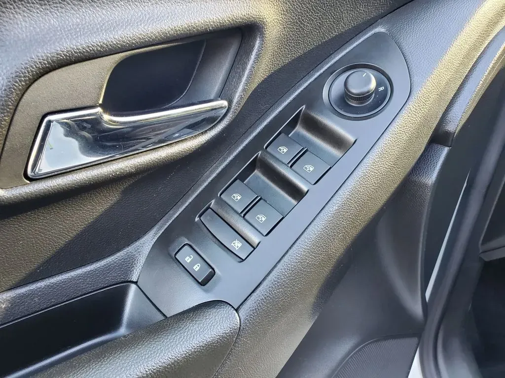 2022 /Jet Black Chevrolet Trax LT (KL7CJPSM8NB) with an 4 Cyl, 1.4L engine, 6-speed automatic transmission, located at 6064 Gull Rd, Kalamazoo, MI, 49048, (269) 222-0088, 42.328388, -85.512924 - **Discover Your Next Adventure in a 2022 Chevrolet Trax LT at AutoMaxx - Kalamazoo!**<br /> <br /> Are you looking for the perfect vehicle to complement your on-the-go lifestyle? Whether it's for daily commutes, weekend getaways, or family outings, the 2022 Chevrolet Trax LT is designed to deliver v - Photo#12