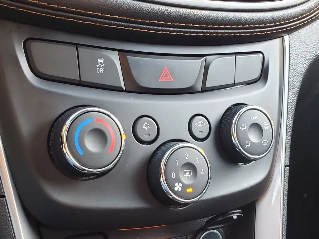 2022 /Jet Black Chevrolet Trax LT (KL7CJPSM8NB) with an 4 Cyl, 1.4L engine, 6-speed automatic transmission, located at 6064 Gull Rd, Kalamazoo, MI, 49048, (269) 222-0088, 42.328388, -85.512924 - **Discover Your Next Adventure in a 2022 Chevrolet Trax LT at AutoMaxx - Kalamazoo!**<br /> <br /> Are you looking for the perfect vehicle to complement your on-the-go lifestyle? Whether it's for daily commutes, weekend getaways, or family outings, the 2022 Chevrolet Trax LT is designed to deliver v - Photo#23