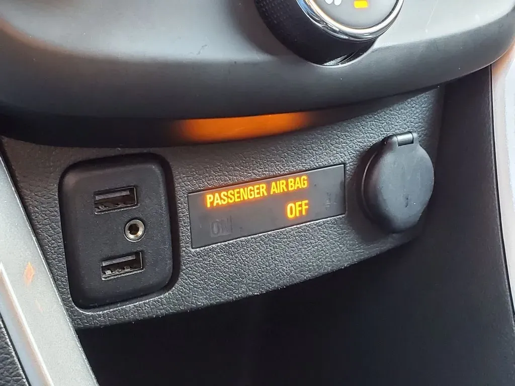 2022 /Jet Black Chevrolet Trax LT (KL7CJPSM8NB) with an 4 Cyl, 1.4L engine, 6-speed automatic transmission, located at 6064 Gull Rd, Kalamazoo, MI, 49048, (269) 222-0088, 42.328388, -85.512924 - **Discover Your Next Adventure in a 2022 Chevrolet Trax LT at AutoMaxx - Kalamazoo!**<br /> <br /> Are you looking for the perfect vehicle to complement your on-the-go lifestyle? Whether it's for daily commutes, weekend getaways, or family outings, the 2022 Chevrolet Trax LT is designed to deliver v - Photo#26