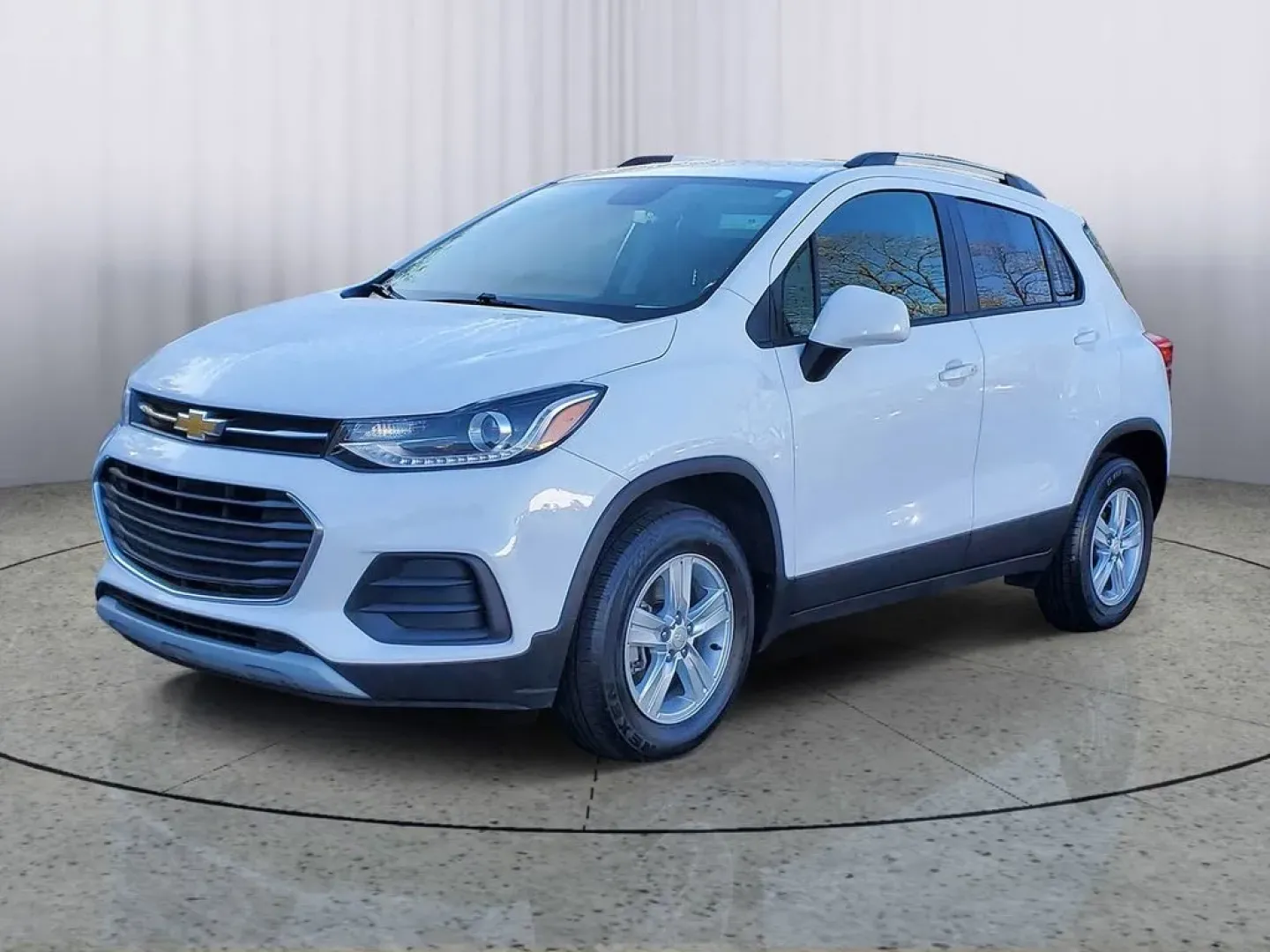 2022 /Jet Black Chevrolet Trax LT (KL7CJPSM8NB) with an 4 Cyl, 1.4L engine, 6-speed automatic transmission, located at 6064 Gull Rd, Kalamazoo, MI, 49048, (269) 222-0088, 42.328388, -85.512924 - **Discover Your Next Adventure in a 2022 Chevrolet Trax LT at AutoMaxx - Kalamazoo!**<br /> <br /> Are you looking for the perfect vehicle to complement your on-the-go lifestyle? Whether it's for daily commutes, weekend getaways, or family outings, the 2022 Chevrolet Trax LT is designed to deliver v - Photo#2