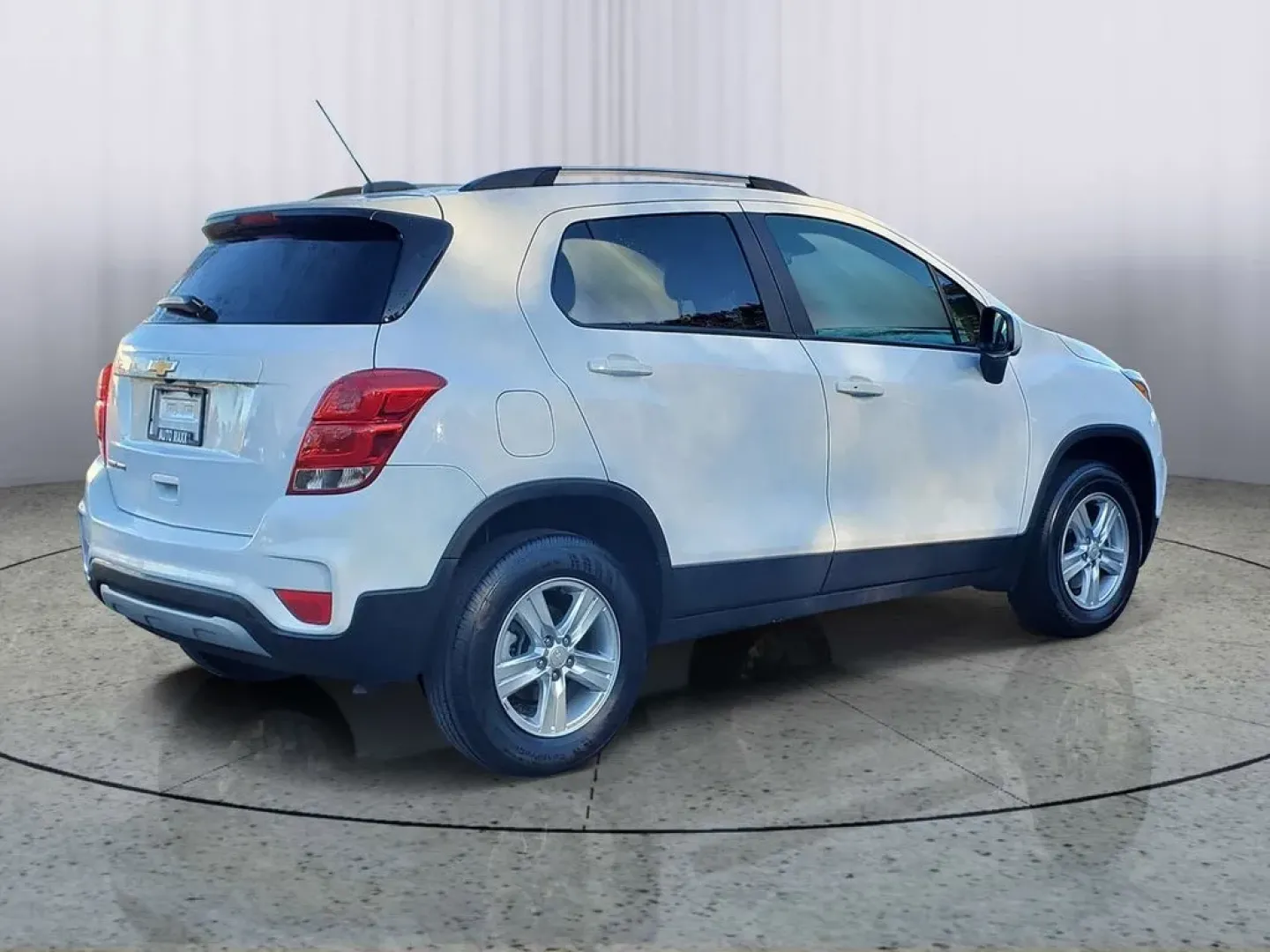 2022 /Jet Black Chevrolet Trax LT (KL7CJPSM8NB) with an 4 Cyl, 1.4L engine, 6-speed automatic transmission, located at 6064 Gull Rd, Kalamazoo, MI, 49048, (269) 222-0088, 42.328388, -85.512924 - **Discover Your Next Adventure in a 2022 Chevrolet Trax LT at AutoMaxx - Kalamazoo!**<br /> <br /> Are you looking for the perfect vehicle to complement your on-the-go lifestyle? Whether it's for daily commutes, weekend getaways, or family outings, the 2022 Chevrolet Trax LT is designed to deliver v - Photo#4