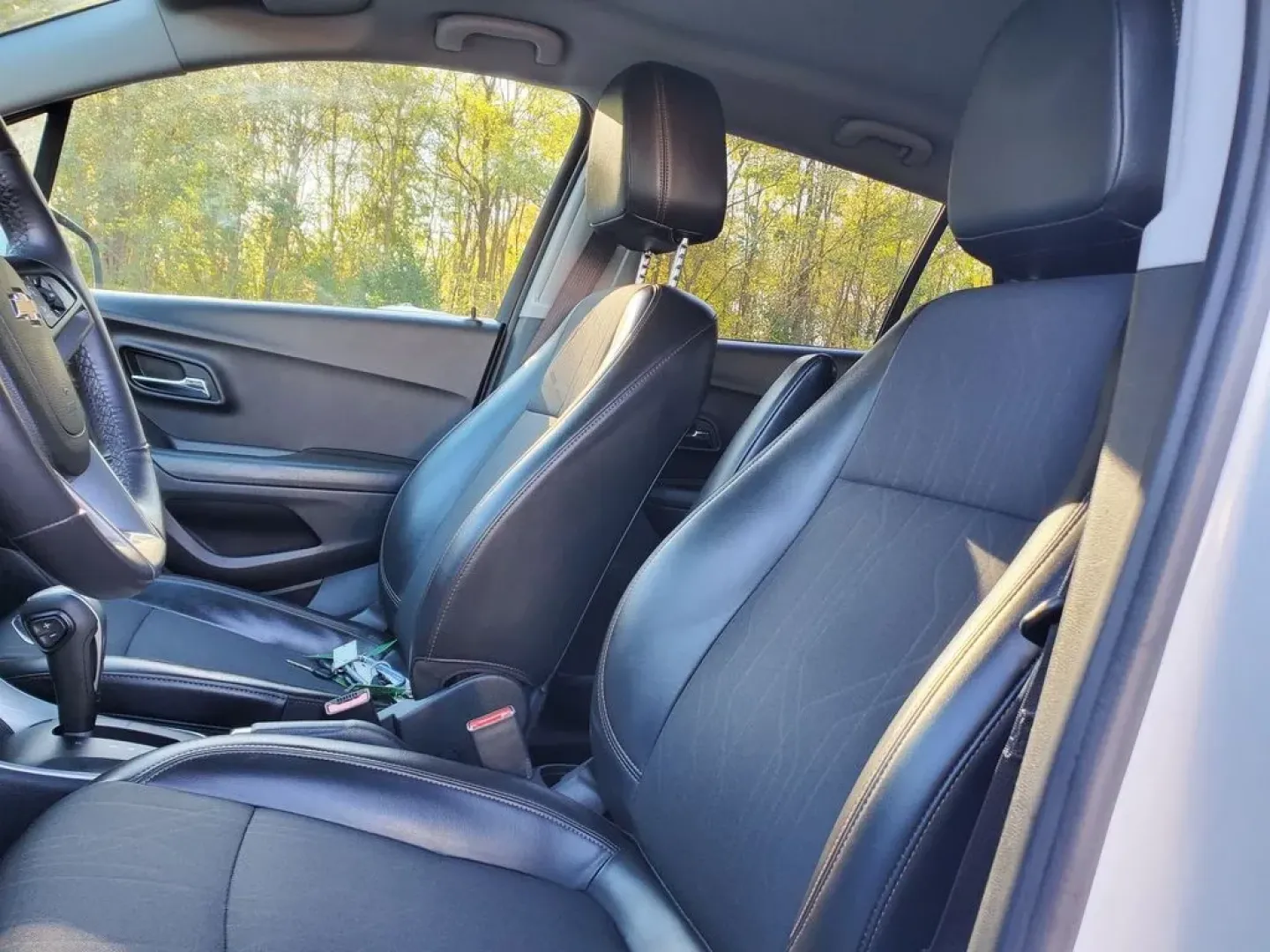 2022 /Jet Black Chevrolet Trax LT (KL7CJPSM8NB) with an 4 Cyl, 1.4L engine, 6-speed automatic transmission, located at 6064 Gull Rd, Kalamazoo, MI, 49048, (269) 222-0088, 42.328388, -85.512924 - **Discover Your Next Adventure in a 2022 Chevrolet Trax LT at AutoMaxx - Kalamazoo!**<br /> <br /> Are you looking for the perfect vehicle to complement your on-the-go lifestyle? Whether it's for daily commutes, weekend getaways, or family outings, the 2022 Chevrolet Trax LT is designed to deliver v - Photo#14