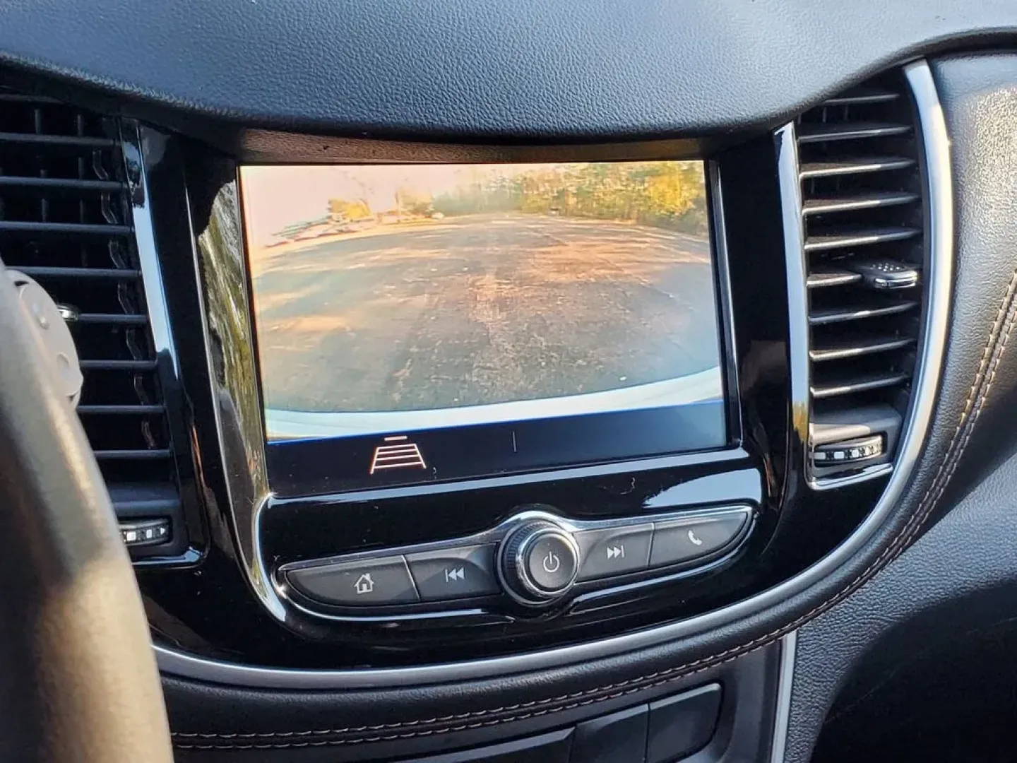 2022 /Jet Black Chevrolet Trax LT (KL7CJPSM8NB) with an 4 Cyl, 1.4L engine, 6-speed automatic transmission, located at 6064 Gull Rd, Kalamazoo, MI, 49048, (269) 222-0088, 42.328388, -85.512924 - **Discover Your Next Adventure in a 2022 Chevrolet Trax LT at AutoMaxx - Kalamazoo!**<br /> <br /> Are you looking for the perfect vehicle to complement your on-the-go lifestyle? Whether it's for daily commutes, weekend getaways, or family outings, the 2022 Chevrolet Trax LT is designed to deliver v - Photo#22