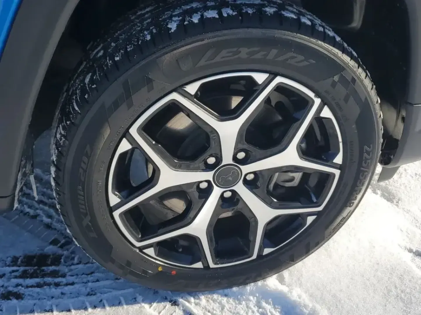 2025 /Black Jeep Compass Limited (3C4NJDCNXST) with an 4 Cyl, 2.0L engine, 8-speed automatic transmission, located at 6064 Gull Rd, Kalamazoo, MI, 49048, (269) 222-0088, 42.328388, -85.512924 - Pack up for a Lake Michigan weekend, tackle snowy I-94 commutes, or run the daily school-and-groceries loop around Kalamazoo-this 2025 Jeep Compass Limited 4WD is built for real-life Michigan driving with the comfort and tech that makes every mile feel easier. With its eye-catching Hydro Blue Pearlc- Photo#4