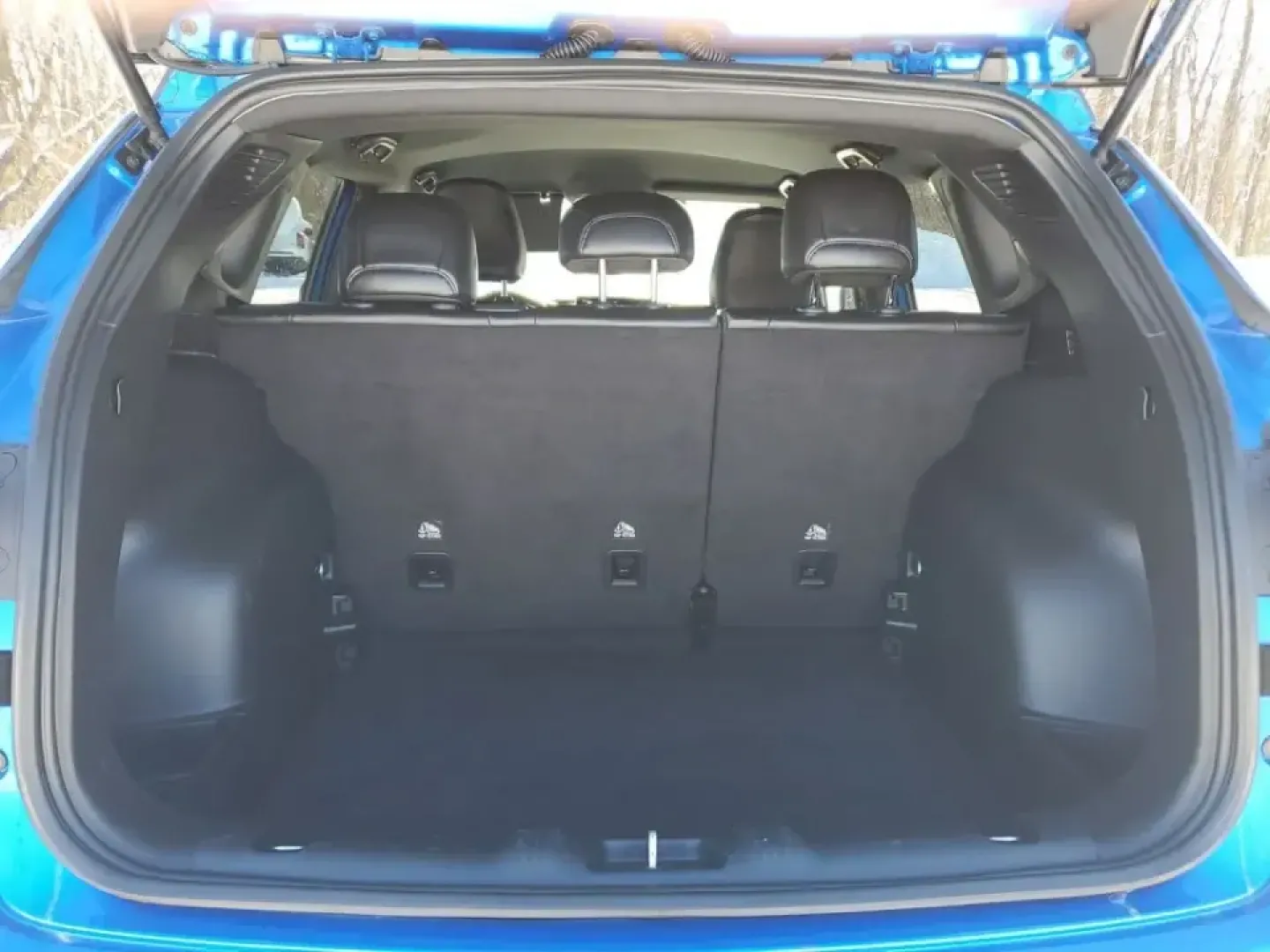 2025 /Black Jeep Compass Limited (3C4NJDCNXST) with an 4 Cyl, 2.0L engine, 8-speed automatic transmission, located at 6064 Gull Rd, Kalamazoo, MI, 49048, (269) 222-0088, 42.328388, -85.512924 - Pack up for a Lake Michigan weekend, tackle snowy I-94 commutes, or run the daily school-and-groceries loop around Kalamazoo-this 2025 Jeep Compass Limited 4WD is built for real-life Michigan driving with the comfort and tech that makes every mile feel easier. With its eye-catching Hydro Blue Pearlc- Photo#7