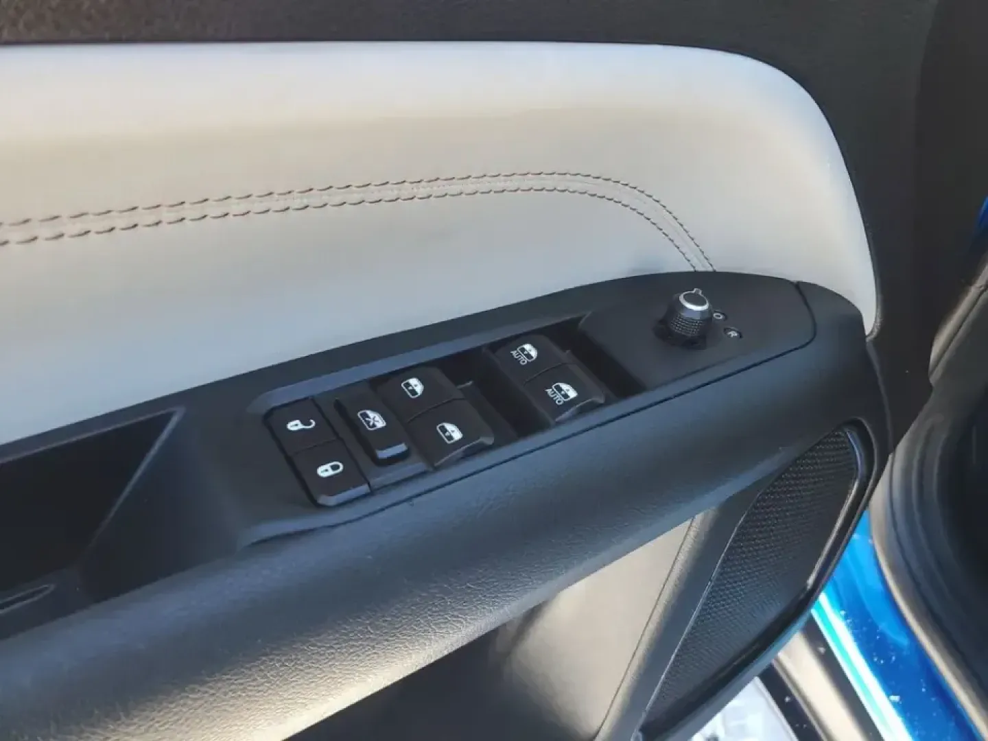 2025 /Black Jeep Compass Limited (3C4NJDCNXST) with an 4 Cyl, 2.0L engine, 8-speed automatic transmission, located at 6064 Gull Rd, Kalamazoo, MI, 49048, (269) 222-0088, 42.328388, -85.512924 - Pack up for a Lake Michigan weekend, tackle snowy I-94 commutes, or run the daily school-and-groceries loop around Kalamazoo-this 2025 Jeep Compass Limited 4WD is built for real-life Michigan driving with the comfort and tech that makes every mile feel easier. With its eye-catching Hydro Blue Pearlc- Photo#12