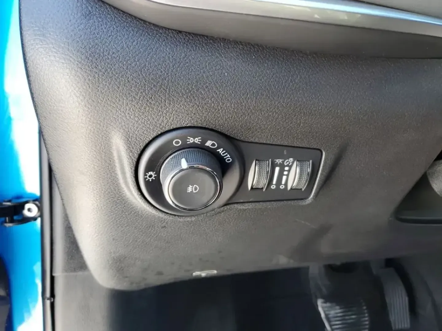 2025 /Black Jeep Compass Limited (3C4NJDCNXST) with an 4 Cyl, 2.0L engine, 8-speed automatic transmission, located at 6064 Gull Rd, Kalamazoo, MI, 49048, (269) 222-0088, 42.328388, -85.512924 - Pack up for a Lake Michigan weekend, tackle snowy I-94 commutes, or run the daily school-and-groceries loop around Kalamazoo-this 2025 Jeep Compass Limited 4WD is built for real-life Michigan driving with the comfort and tech that makes every mile feel easier. With its eye-catching Hydro Blue Pearlc- Photo#16