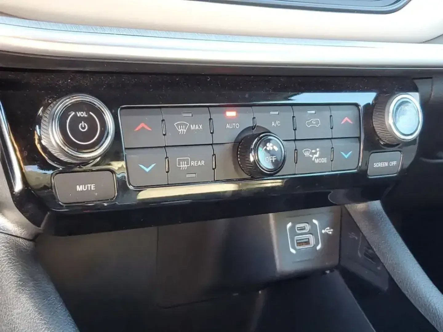 2025 /Black Jeep Compass Limited (3C4NJDCNXST) with an 4 Cyl, 2.0L engine, 8-speed automatic transmission, located at 6064 Gull Rd, Kalamazoo, MI, 49048, (269) 222-0088, 42.328388, -85.512924 - Pack up for a Lake Michigan weekend, tackle snowy I-94 commutes, or run the daily school-and-groceries loop around Kalamazoo-this 2025 Jeep Compass Limited 4WD is built for real-life Michigan driving with the comfort and tech that makes every mile feel easier. With its eye-catching Hydro Blue Pearlc- Photo#23
