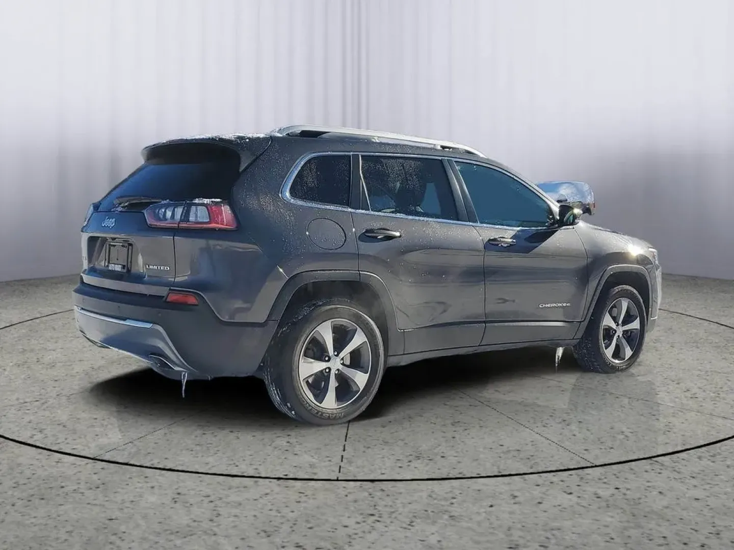 2020 /Black Jeep Cherokee Limited (1C4PJMDXXLD) with an V6, 3.2L engine, 9-speed automatic transmission, located at 6064 Gull Rd, Kalamazoo, MI, 49048, (269) 222-0088, 42.328388, -85.512924 - **Discover Unmatched Adventure with the 2020 Jeep Cherokee Limited at AutoMaxx - Kalamazoo!**<br /> <br /> Are you ready to elevate your driving experience? The 2020 Jeep Cherokee Limited is the ultimate companion for those who crave adventure without sacrificing comfort. This versatile SUV is perfe - Photo#4