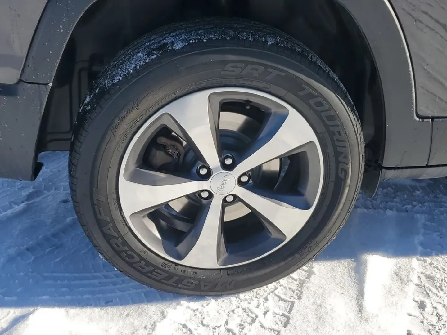 2020 /Black Jeep Cherokee Limited (1C4PJMDXXLD) with an V6, 3.2L engine, 9-speed automatic transmission, located at 6064 Gull Rd, Kalamazoo, MI, 49048, (269) 222-0088, 42.328388, -85.512924 - **Discover Unmatched Adventure with the 2020 Jeep Cherokee Limited at AutoMaxx - Kalamazoo!**<br /> <br /> Are you ready to elevate your driving experience? The 2020 Jeep Cherokee Limited is the ultimate companion for those who crave adventure without sacrificing comfort. This versatile SUV is perfe - Photo#5