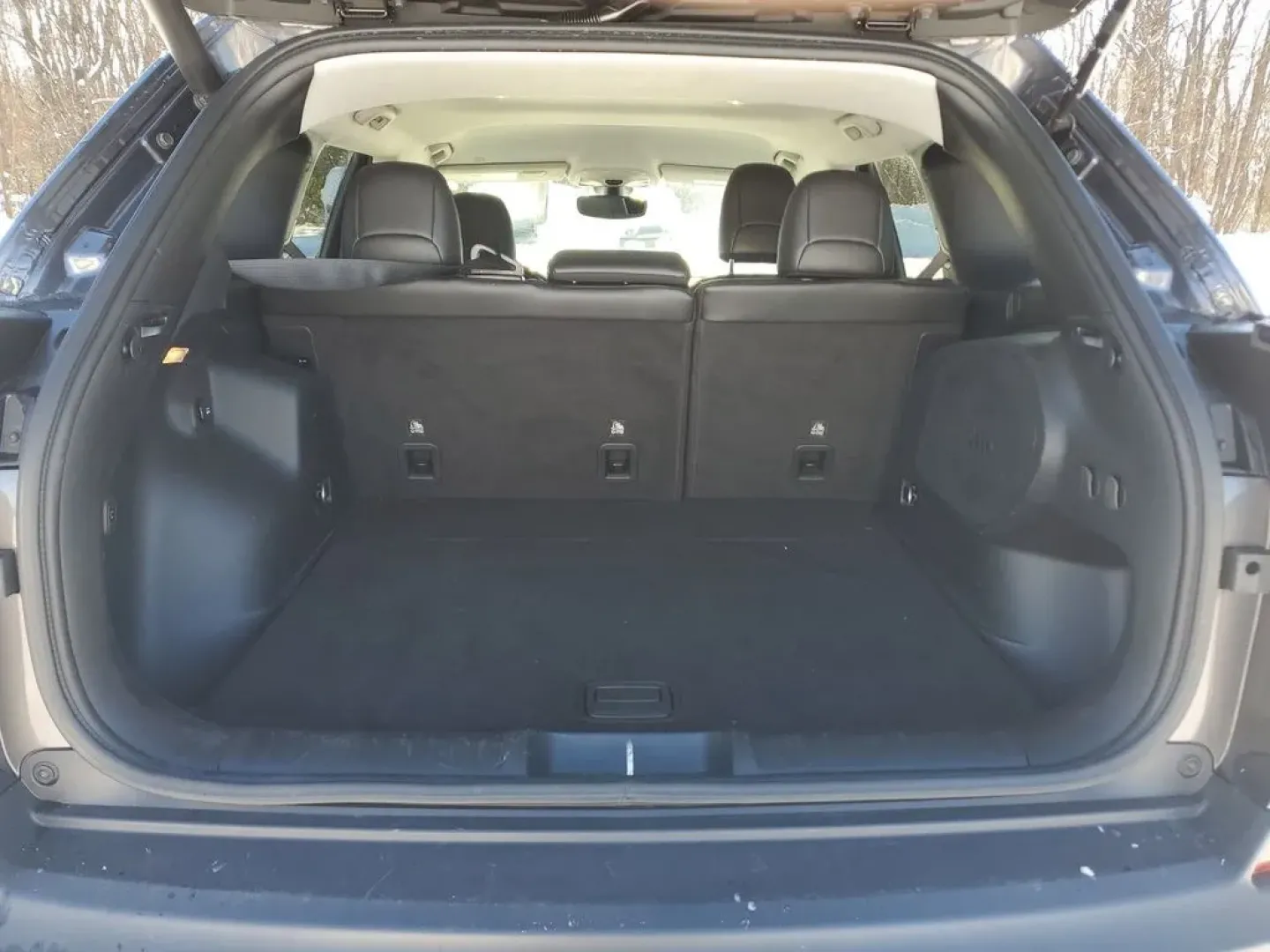 2020 /Black Jeep Cherokee Limited (1C4PJMDXXLD) with an V6, 3.2L engine, 9-speed automatic transmission, located at 6064 Gull Rd, Kalamazoo, MI, 49048, (269) 222-0088, 42.328388, -85.512924 - **Discover Unmatched Adventure with the 2020 Jeep Cherokee Limited at AutoMaxx - Kalamazoo!**<br /> <br /> Are you ready to elevate your driving experience? The 2020 Jeep Cherokee Limited is the ultimate companion for those who crave adventure without sacrificing comfort. This versatile SUV is perfe - Photo#8