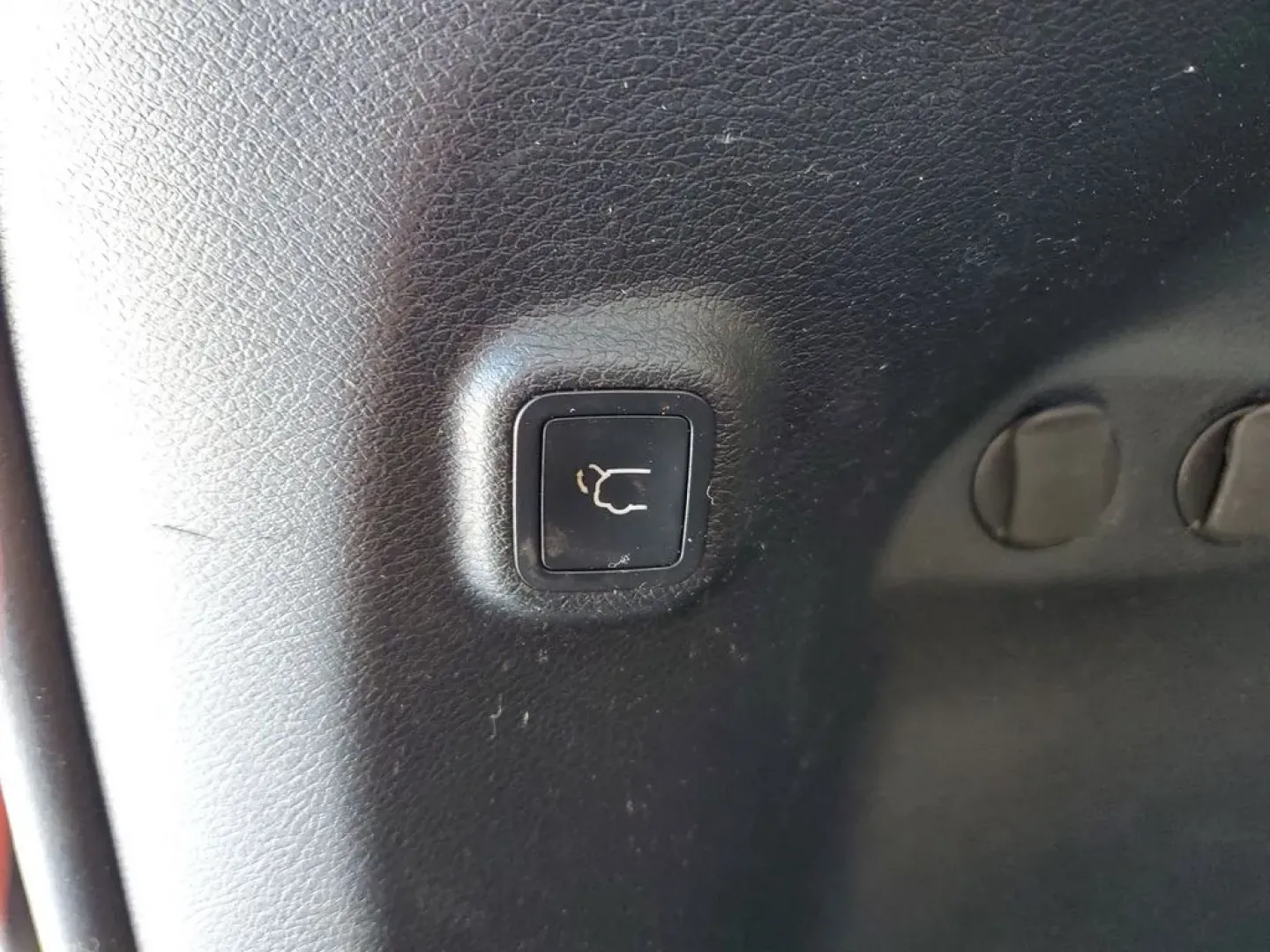 2020 /Black Jeep Cherokee Limited (1C4PJMDXXLD) with an V6, 3.2L engine, 9-speed automatic transmission, located at 6064 Gull Rd, Kalamazoo, MI, 49048, (269) 222-0088, 42.328388, -85.512924 - **Discover Unmatched Adventure with the 2020 Jeep Cherokee Limited at AutoMaxx - Kalamazoo!**<br /> <br /> Are you ready to elevate your driving experience? The 2020 Jeep Cherokee Limited is the ultimate companion for those who crave adventure without sacrificing comfort. This versatile SUV is perfe - Photo#9