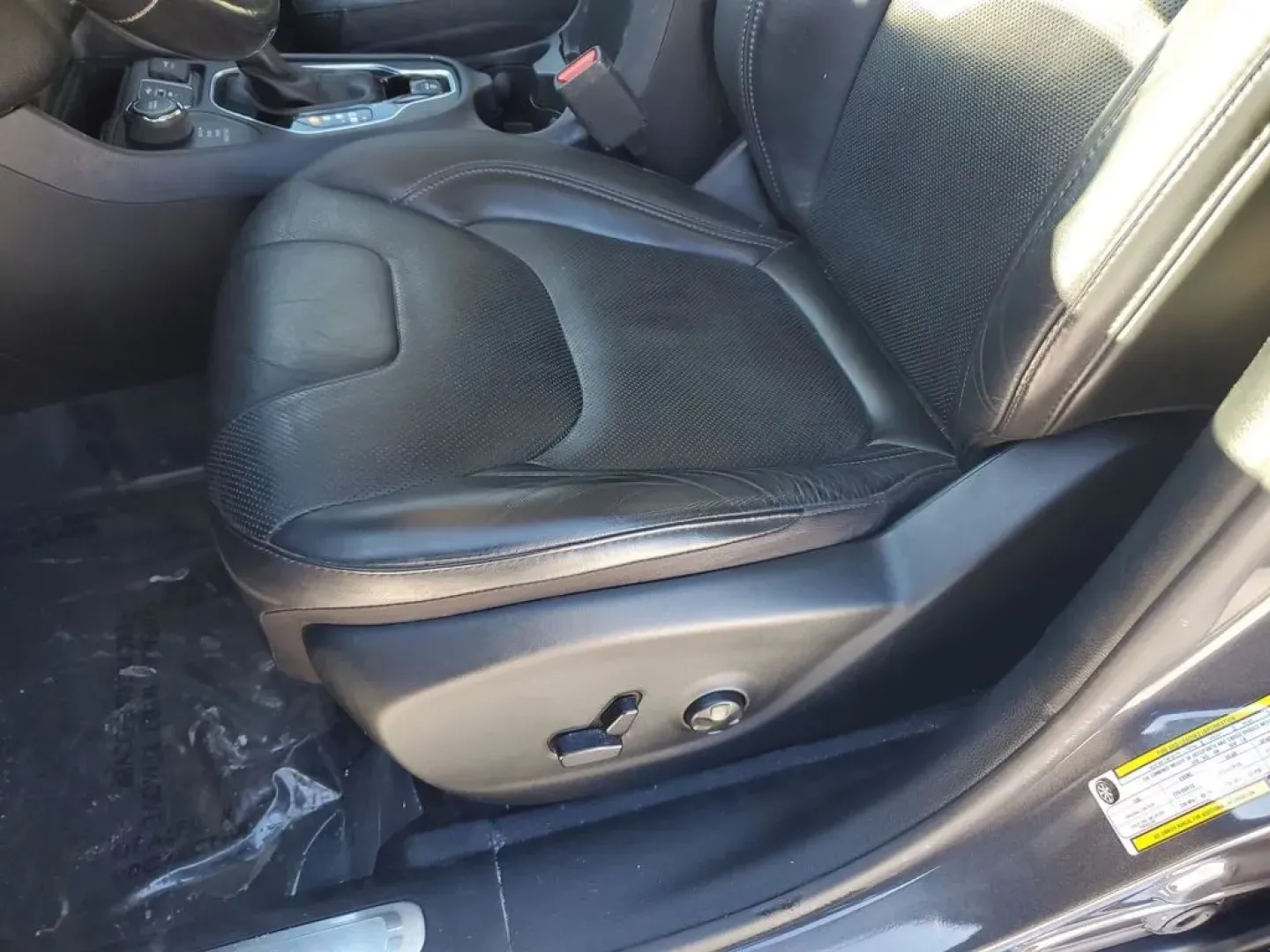 2020 /Black Jeep Cherokee Limited (1C4PJMDXXLD) with an V6, 3.2L engine, 9-speed automatic transmission, located at 6064 Gull Rd, Kalamazoo, MI, 49048, (269) 222-0088, 42.328388, -85.512924 - **Discover Unmatched Adventure with the 2020 Jeep Cherokee Limited at AutoMaxx - Kalamazoo!**<br /> <br /> Are you ready to elevate your driving experience? The 2020 Jeep Cherokee Limited is the ultimate companion for those who crave adventure without sacrificing comfort. This versatile SUV is perfe - Photo#15