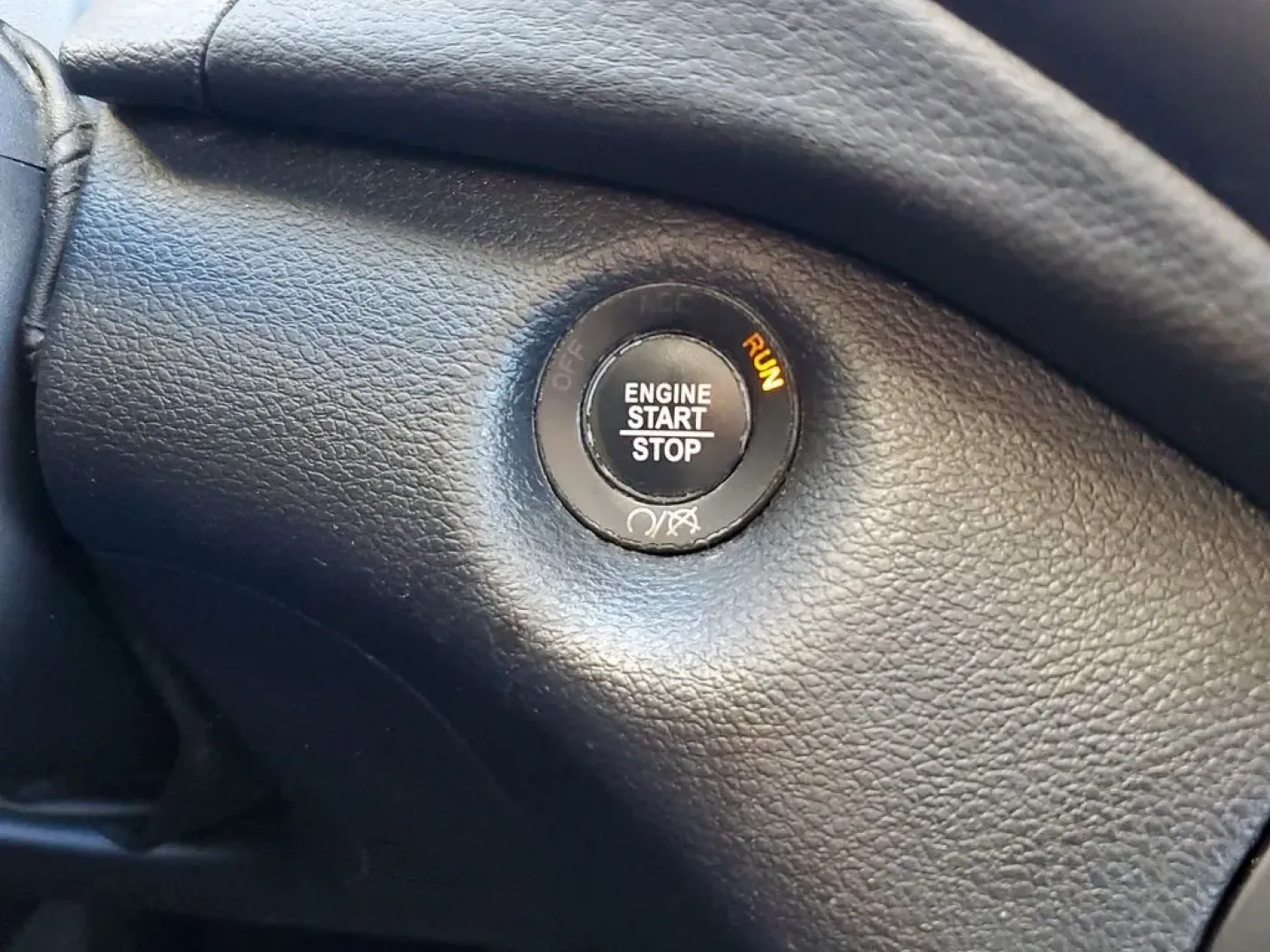 2020 /Black Jeep Cherokee Limited (1C4PJMDXXLD) with an V6, 3.2L engine, 9-speed automatic transmission, located at 6064 Gull Rd, Kalamazoo, MI, 49048, (269) 222-0088, 42.328388, -85.512924 - **Discover Unmatched Adventure with the 2020 Jeep Cherokee Limited at AutoMaxx - Kalamazoo!**<br /> <br /> Are you ready to elevate your driving experience? The 2020 Jeep Cherokee Limited is the ultimate companion for those who crave adventure without sacrificing comfort. This versatile SUV is perfe - Photo#27