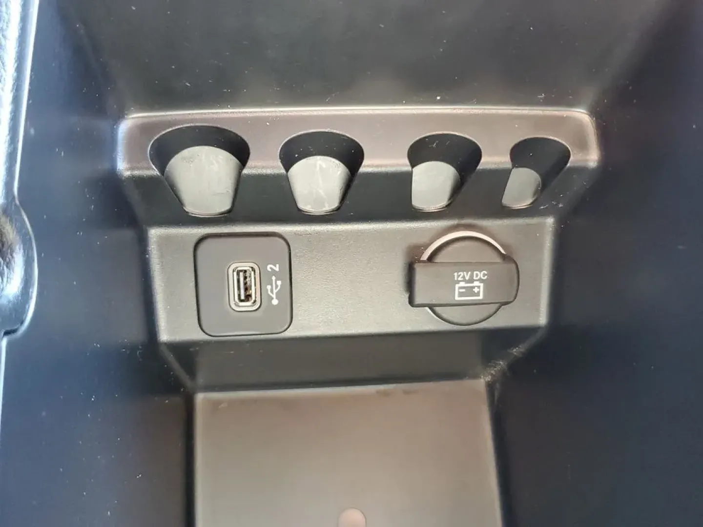 2020 /Black Jeep Cherokee Limited (1C4PJMDXXLD) with an V6, 3.2L engine, 9-speed automatic transmission, located at 6064 Gull Rd, Kalamazoo, MI, 49048, (269) 222-0088, 42.328388, -85.512924 - **Discover Unmatched Adventure with the 2020 Jeep Cherokee Limited at AutoMaxx - Kalamazoo!**<br /> <br /> Are you ready to elevate your driving experience? The 2020 Jeep Cherokee Limited is the ultimate companion for those who crave adventure without sacrificing comfort. This versatile SUV is perfe - Photo#29