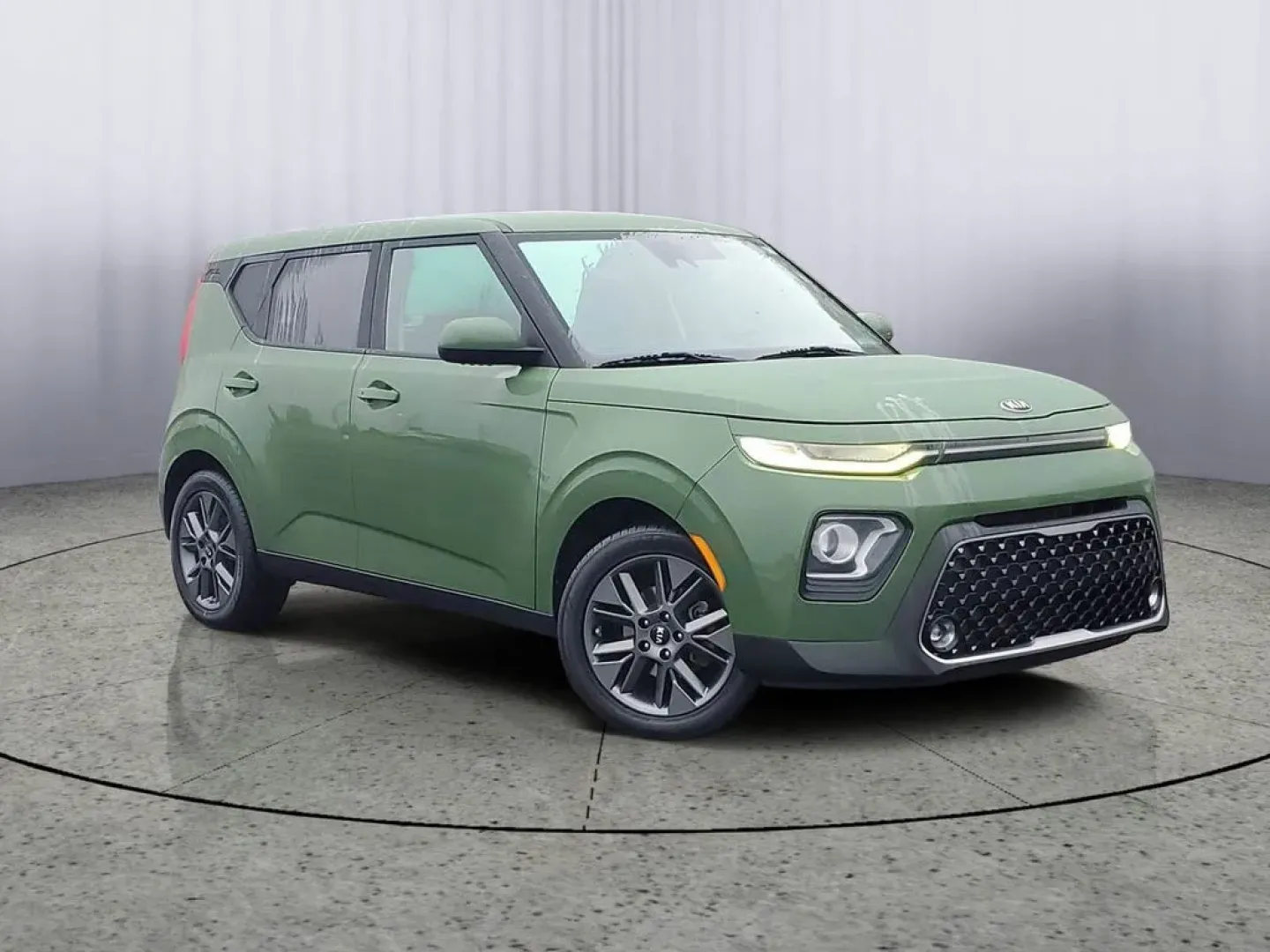 2020 /Black Kia Soul EX (KNDJ33AU0L7) with an 4 Cyl, 2.0L engine, CVT transmission, located at 6064 Gull Rd, Kalamazoo, MI, 49048, (269) 222-0088, 42.328388, -85.512924 - Discover a world of adventure and versatility with the 2020 Kia Soul EX, a stylish SUV that's perfect for both daily commutes and weekend getaways. Whether you're a city dweller navigating Kalamazoo's bustling streets or a family looking for a reliable vehicle for school runs and road trips, this pr - Photo#1