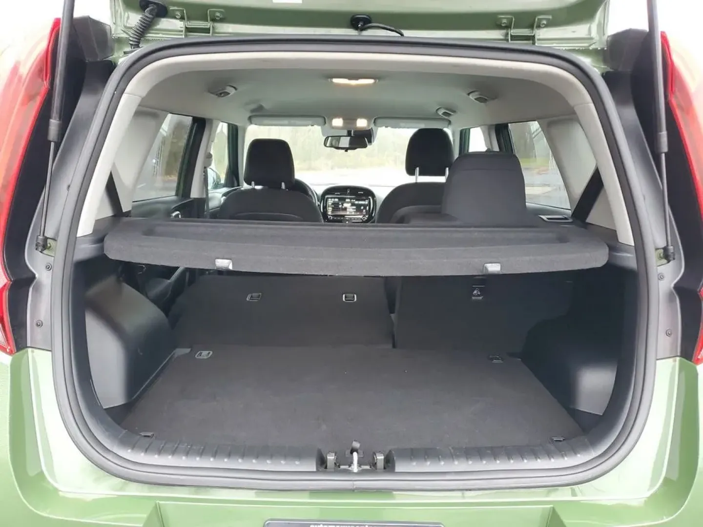 2020 /Black Kia Soul EX (KNDJ33AU0L7) with an 4 Cyl, 2.0L engine, CVT transmission, located at 6064 Gull Rd, Kalamazoo, MI, 49048, (269) 222-0088, 42.328388, -85.512924 - Discover a world of adventure and versatility with the 2020 Kia Soul EX, a stylish SUV that's perfect for both daily commutes and weekend getaways. Whether you're a city dweller navigating Kalamazoo's bustling streets or a family looking for a reliable vehicle for school runs and road trips, this pr - Photo#7