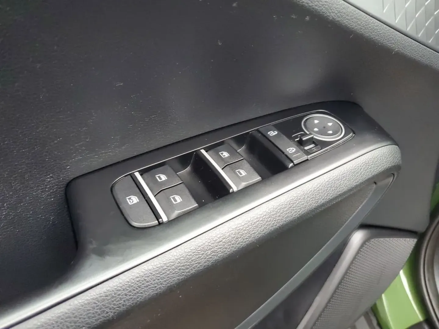 2020 /Black Kia Soul EX (KNDJ33AU0L7) with an 4 Cyl, 2.0L engine, CVT transmission, located at 6064 Gull Rd, Kalamazoo, MI, 49048, (269) 222-0088, 42.328388, -85.512924 - Discover a world of adventure and versatility with the 2020 Kia Soul EX, a stylish SUV that's perfect for both daily commutes and weekend getaways. Whether you're a city dweller navigating Kalamazoo's bustling streets or a family looking for a reliable vehicle for school runs and road trips, this pr - Photo#12