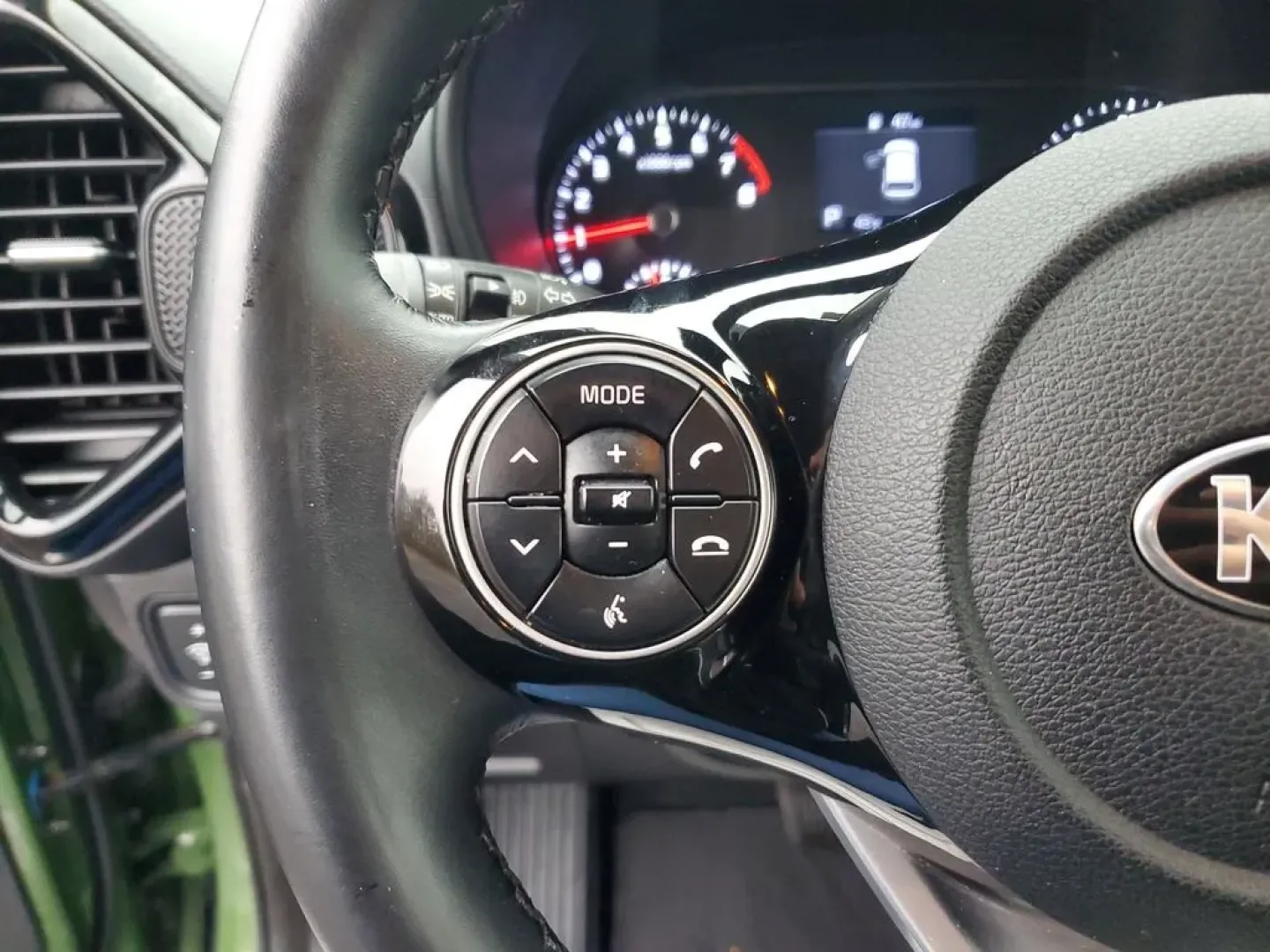 2020 /Black Kia Soul EX (KNDJ33AU0L7) with an 4 Cyl, 2.0L engine, CVT transmission, located at 6064 Gull Rd, Kalamazoo, MI, 49048, (269) 222-0088, 42.328388, -85.512924 - Discover a world of adventure and versatility with the 2020 Kia Soul EX, a stylish SUV that's perfect for both daily commutes and weekend getaways. Whether you're a city dweller navigating Kalamazoo's bustling streets or a family looking for a reliable vehicle for school runs and road trips, this pr - Photo#18