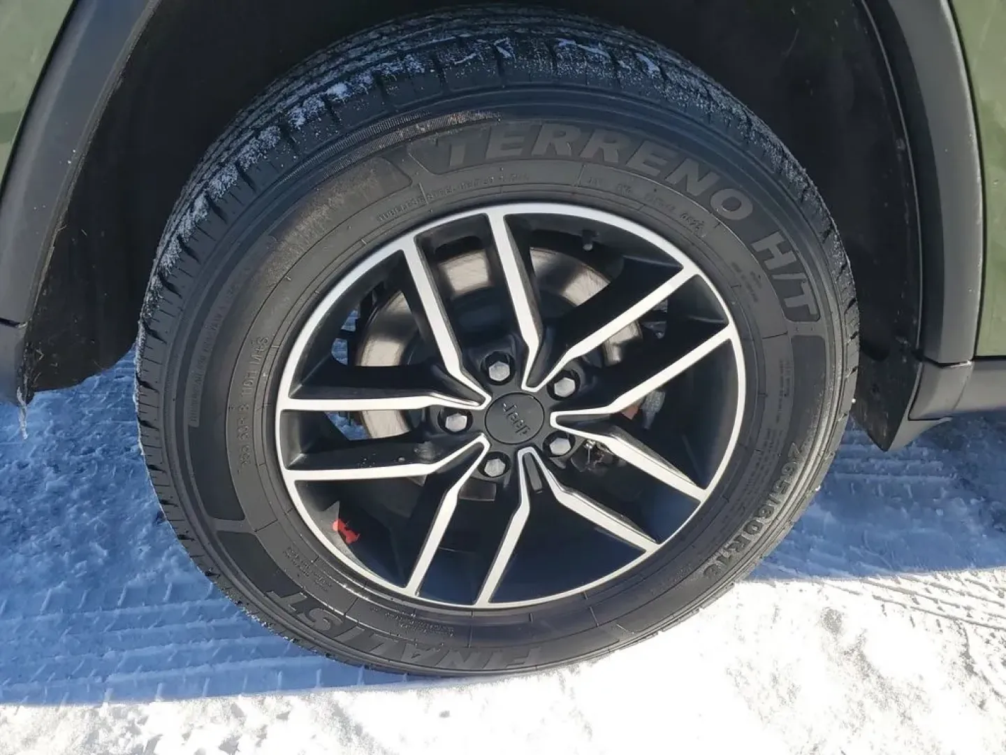 2021 /Black w/Ruby Red Accent Stitching Jeep Grand Cherokee Trailhawk (1C4RJFLG7MC) with an V6, 3.6L engine, 8-speed automatic transmission, located at 6064 Gull Rd, Kalamazoo, MI, 49048, (269) 222-0088, 42.328388, -85.512924 - **Conquer the Roads with the 2021 Jeep Grand Cherokee Trailhawk at AutoMaxx - Kalamazoo!**<br /> <br /> Are you ready to elevate your adventures? Whether you're navigating city streets or tackling rugged terrains for weekend escapades, the 2021 Jeep Grand Cherokee Trailhawk is your ticket to an exhi - Photo#5