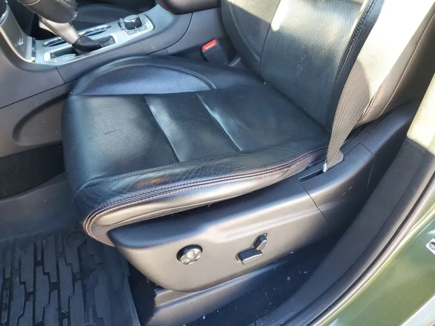 2021 /Black w/Ruby Red Accent Stitching Jeep Grand Cherokee Trailhawk (1C4RJFLG7MC) with an V6, 3.6L engine, 8-speed automatic transmission, located at 6064 Gull Rd, Kalamazoo, MI, 49048, (269) 222-0088, 42.328388, -85.512924 - **Conquer the Roads with the 2021 Jeep Grand Cherokee Trailhawk at AutoMaxx - Kalamazoo!**<br /> <br /> Are you ready to elevate your adventures? Whether you're navigating city streets or tackling rugged terrains for weekend escapades, the 2021 Jeep Grand Cherokee Trailhawk is your ticket to an exhi - Photo#15