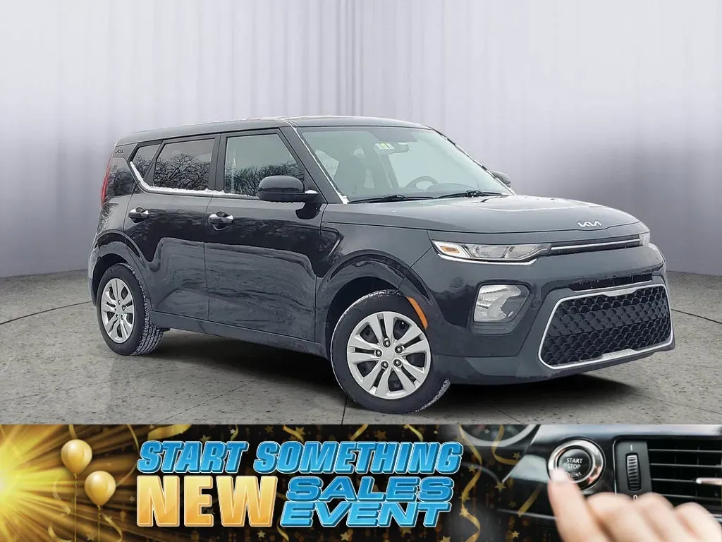 2022 Kia Soul LX's photo