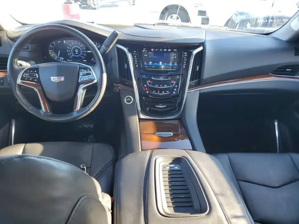 2020 /Jet Black Cadillac Escalade Premium Luxury (1GYS3CKJ6LR) with an V8, 6.2L engine, 10-speed automatic transmission, located at 6064 Gull Rd, Kalamazoo, MI, 49048, (269) 222-0088, 42.328388, -85.512924 - **Experience Luxury and Versatility with the 2020 Cadillac Escalade at AutoMaxx Kalamazoo!**<br /> <br /> Are you ready to elevate your driving experience while accommodating your growing family or embarking on weekend adventures? Look no further than this stunning 2020 Cadillac Escalade, available - Photo#8