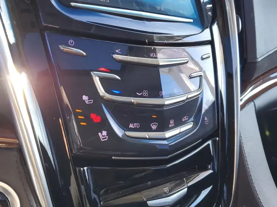 2020 /Jet Black Cadillac Escalade Premium Luxury (1GYS3CKJ6LR) with an V8, 6.2L engine, 10-speed automatic transmission, located at 6064 Gull Rd, Kalamazoo, MI, 49048, (269) 222-0088, 42.328388, -85.512924 - **Experience Luxury and Versatility with the 2020 Cadillac Escalade at AutoMaxx Kalamazoo!**<br /> <br /> Are you ready to elevate your driving experience while accommodating your growing family or embarking on weekend adventures? Look no further than this stunning 2020 Cadillac Escalade, available - Photo#23