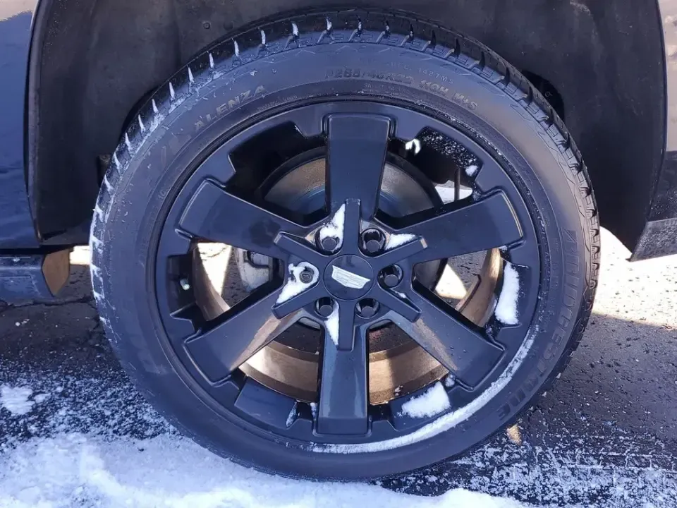 2020 /Jet Black Cadillac Escalade Premium Luxury (1GYS3CKJ6LR) with an V8, 6.2L engine, 10-speed automatic transmission, located at 6064 Gull Rd, Kalamazoo, MI, 49048, (269) 222-0088, 42.328388, -85.512924 - **Experience Luxury and Versatility with the 2020 Cadillac Escalade at AutoMaxx Kalamazoo!**<br /> <br /> Are you ready to elevate your driving experience while accommodating your growing family or embarking on weekend adventures? Look no further than this stunning 2020 Cadillac Escalade, available - Photo#4