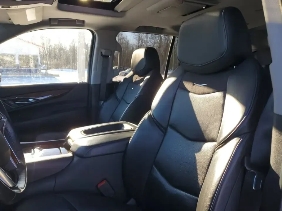 2020 /Jet Black Cadillac Escalade Premium Luxury (1GYS3CKJ6LR) with an V8, 6.2L engine, 10-speed automatic transmission, located at 6064 Gull Rd, Kalamazoo, MI, 49048, (269) 222-0088, 42.328388, -85.512924 - **Experience Luxury and Versatility with the 2020 Cadillac Escalade at AutoMaxx Kalamazoo!**<br /> <br /> Are you ready to elevate your driving experience while accommodating your growing family or embarking on weekend adventures? Look no further than this stunning 2020 Cadillac Escalade, available - Photo#16