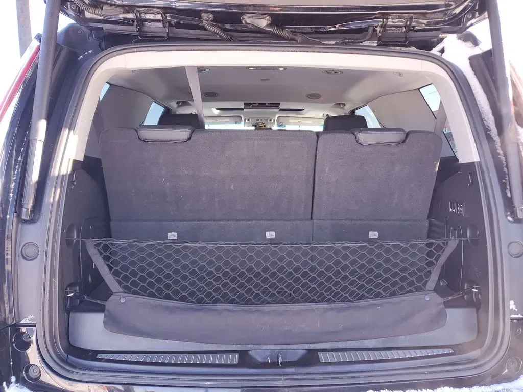 2020 /Jet Black Cadillac Escalade Premium Luxury (1GYS3CKJ6LR) with an V8, 6.2L engine, 10-speed automatic transmission, located at 6064 Gull Rd, Kalamazoo, MI, 49048, (269) 222-0088, 42.328388, -85.512924 - **Experience Luxury and Versatility with the 2020 Cadillac Escalade at AutoMaxx Kalamazoo!**<br /> <br /> Are you ready to elevate your driving experience while accommodating your growing family or embarking on weekend adventures? Look no further than this stunning 2020 Cadillac Escalade, available - Photo#5