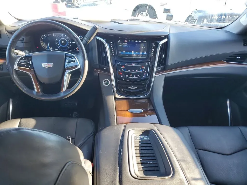 2020 /Jet Black Cadillac Escalade Premium Luxury (1GYS3CKJ6LR) with an V8, 6.2L engine, 10-speed automatic transmission, located at 6064 Gull Rd, Kalamazoo, MI, 49048, (269) 222-0088, 42.328388, -85.512924 - **Experience Luxury and Versatility with the 2020 Cadillac Escalade at AutoMaxx Kalamazoo!**<br /> <br /> Are you ready to elevate your driving experience while accommodating your growing family or embarking on weekend adventures? Look no further than this stunning 2020 Cadillac Escalade, available - Photo#9