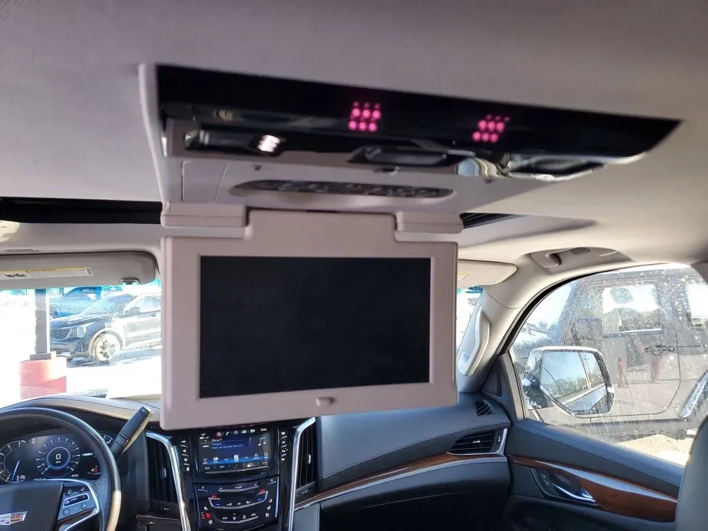 2020 /Jet Black Cadillac Escalade Premium Luxury (1GYS3CKJ6LR) with an V8, 6.2L engine, 10-speed automatic transmission, located at 6064 Gull Rd, Kalamazoo, MI, 49048, (269) 222-0088, 42.328388, -85.512924 - **Experience Luxury and Versatility with the 2020 Cadillac Escalade at AutoMaxx Kalamazoo!**<br /> <br /> Are you ready to elevate your driving experience while accommodating your growing family or embarking on weekend adventures? Look no further than this stunning 2020 Cadillac Escalade, available - Photo#11