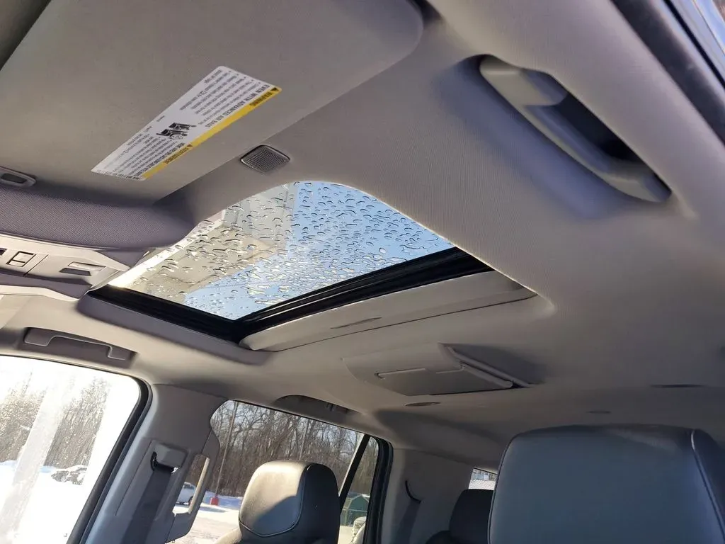 2020 /Jet Black Cadillac Escalade Premium Luxury (1GYS3CKJ6LR) with an V8, 6.2L engine, 10-speed automatic transmission, located at 6064 Gull Rd, Kalamazoo, MI, 49048, (269) 222-0088, 42.328388, -85.512924 - **Experience Luxury and Versatility with the 2020 Cadillac Escalade at AutoMaxx Kalamazoo!**<br /> <br /> Are you ready to elevate your driving experience while accommodating your growing family or embarking on weekend adventures? Look no further than this stunning 2020 Cadillac Escalade, available - Photo#17