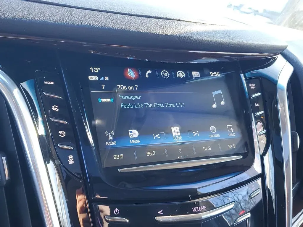 2020 /Jet Black Cadillac Escalade Premium Luxury (1GYS3CKJ6LR) with an V8, 6.2L engine, 10-speed automatic transmission, located at 6064 Gull Rd, Kalamazoo, MI, 49048, (269) 222-0088, 42.328388, -85.512924 - **Experience Luxury and Versatility with the 2020 Cadillac Escalade at AutoMaxx Kalamazoo!**<br /> <br /> Are you ready to elevate your driving experience while accommodating your growing family or embarking on weekend adventures? Look no further than this stunning 2020 Cadillac Escalade, available - Photo#22