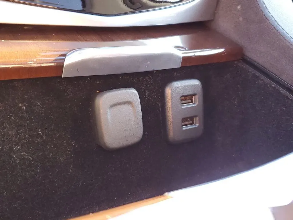 2020 /Jet Black Cadillac Escalade Premium Luxury (1GYS3CKJ6LR) with an V8, 6.2L engine, 10-speed automatic transmission, located at 6064 Gull Rd, Kalamazoo, MI, 49048, (269) 222-0088, 42.328388, -85.512924 - **Experience Luxury and Versatility with the 2020 Cadillac Escalade at AutoMaxx Kalamazoo!**<br /> <br /> Are you ready to elevate your driving experience while accommodating your growing family or embarking on weekend adventures? Look no further than this stunning 2020 Cadillac Escalade, available - Photo#27