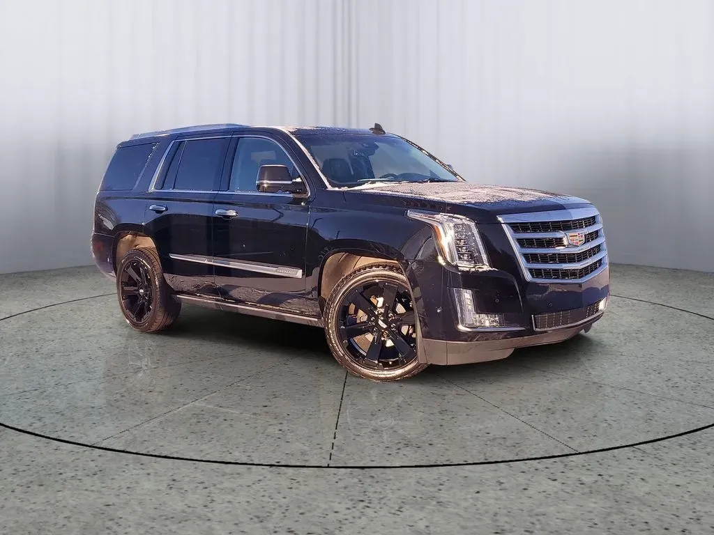 2020 /Jet Black Cadillac Escalade Premium Luxury (1GYS3CKJ6LR) with an V8, 6.2L engine, 10-speed automatic transmission, located at 6064 Gull Rd, Kalamazoo, MI, 49048, (269) 222-0088, 42.328388, -85.512924 - **Experience Luxury and Versatility with the 2020 Cadillac Escalade at AutoMaxx Kalamazoo!**<br /> <br /> Are you ready to elevate your driving experience while accommodating your growing family or embarking on weekend adventures? Look no further than this stunning 2020 Cadillac Escalade, available - Photo#0