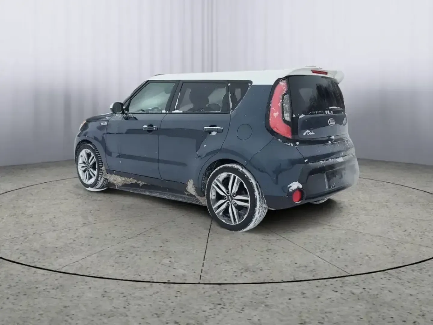 2016 /Brown 2-Tone Kia Soul + (KNDJP3A57G7) with an 4 Cyl, 2.0L engine, 6-speed automatic transmission, located at 6064 Gull Rd, Kalamazoo, MI, 49048, (269) 222-0088, 42.328388, -85.512924 - **Discover the Perfect Blend of Comfort and Style with This 2016 Kia Soul at AutoMaxx - Kalamazoo!**<br /> <br /> Are you ready to elevate your daily commute or embark on weekend adventures? Look no further than this stylish 2016 Kia Soul, available now at AutoMaxx - Kalamazoo. This pre-owned gem is - Photo#2