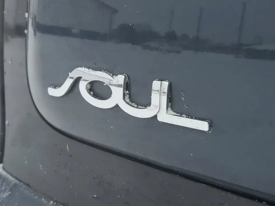 2016 /Brown 2-Tone Kia Soul + (KNDJP3A57G7) with an 4 Cyl, 2.0L engine, 6-speed automatic transmission, located at 6064 Gull Rd, Kalamazoo, MI, 49048, (269) 222-0088, 42.328388, -85.512924 - **Discover the Perfect Blend of Comfort and Style with This 2016 Kia Soul at AutoMaxx - Kalamazoo!**<br /> <br /> Are you ready to elevate your daily commute or embark on weekend adventures? Look no further than this stylish 2016 Kia Soul, available now at AutoMaxx - Kalamazoo. This pre-owned gem is - Photo#4