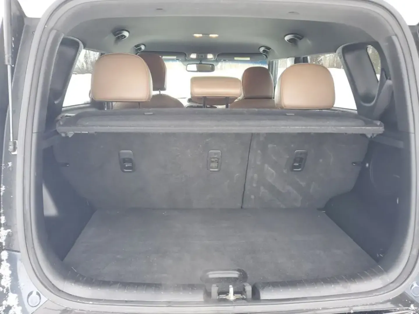 2016 /Brown 2-Tone Kia Soul + (KNDJP3A57G7) with an 4 Cyl, 2.0L engine, 6-speed automatic transmission, located at 6064 Gull Rd, Kalamazoo, MI, 49048, (269) 222-0088, 42.328388, -85.512924 - **Discover the Perfect Blend of Comfort and Style with This 2016 Kia Soul at AutoMaxx - Kalamazoo!**<br /> <br /> Are you ready to elevate your daily commute or embark on weekend adventures? Look no further than this stylish 2016 Kia Soul, available now at AutoMaxx - Kalamazoo. This pre-owned gem is- Photo#5