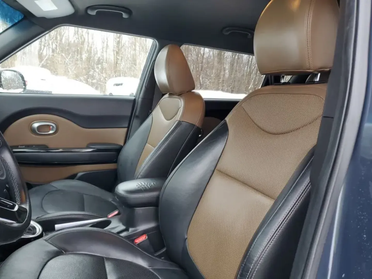 2016 /Brown 2-Tone Kia Soul + (KNDJP3A57G7) with an 4 Cyl, 2.0L engine, 6-speed automatic transmission, located at 6064 Gull Rd, Kalamazoo, MI, 49048, (269) 222-0088, 42.328388, -85.512924 - **Discover the Perfect Blend of Comfort and Style with This 2016 Kia Soul at AutoMaxx - Kalamazoo!**<br /> <br /> Are you ready to elevate your daily commute or embark on weekend adventures? Look no further than this stylish 2016 Kia Soul, available now at AutoMaxx - Kalamazoo. This pre-owned gem is- Photo#10