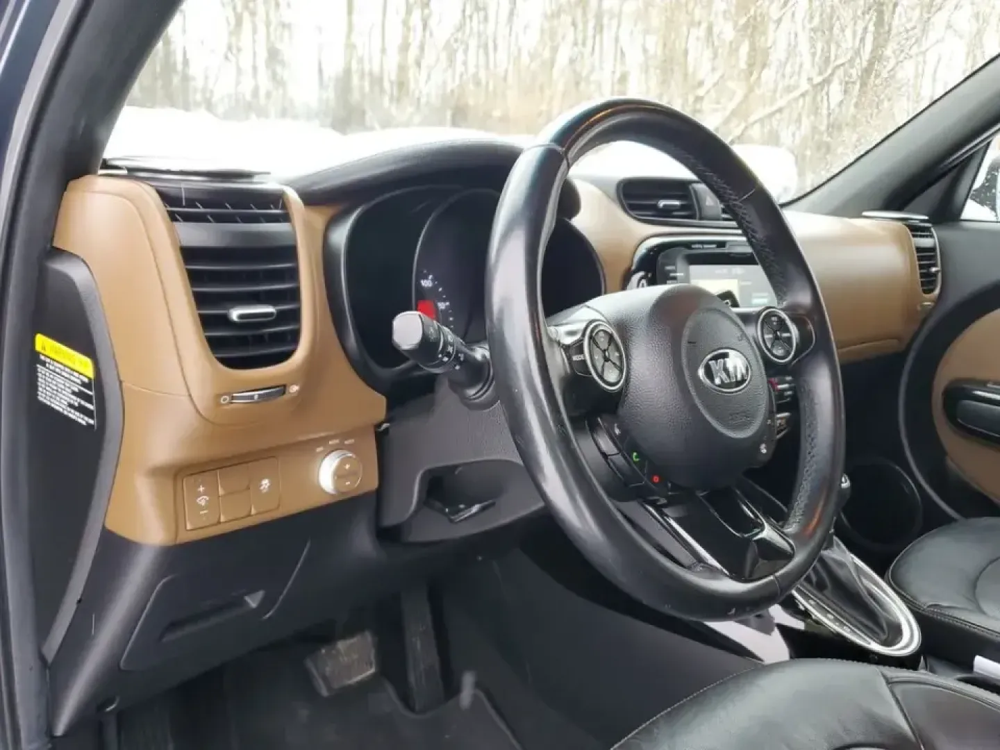2016 /Brown 2-Tone Kia Soul + (KNDJP3A57G7) with an 4 Cyl, 2.0L engine, 6-speed automatic transmission, located at 6064 Gull Rd, Kalamazoo, MI, 49048, (269) 222-0088, 42.328388, -85.512924 - **Discover the Perfect Blend of Comfort and Style with This 2016 Kia Soul at AutoMaxx - Kalamazoo!**<br /> <br /> Are you ready to elevate your daily commute or embark on weekend adventures? Look no further than this stylish 2016 Kia Soul, available now at AutoMaxx - Kalamazoo. This pre-owned gem is - Photo#11