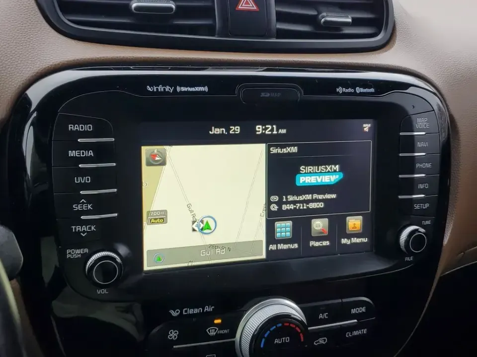 2016 /Brown 2-Tone Kia Soul + (KNDJP3A57G7) with an 4 Cyl, 2.0L engine, 6-speed automatic transmission, located at 6064 Gull Rd, Kalamazoo, MI, 49048, (269) 222-0088, 42.328388, -85.512924 - **Discover the Perfect Blend of Comfort and Style with This 2016 Kia Soul at AutoMaxx - Kalamazoo!**<br /> <br /> Are you ready to elevate your daily commute or embark on weekend adventures? Look no further than this stylish 2016 Kia Soul, available now at AutoMaxx - Kalamazoo. This pre-owned gem is - Photo#17