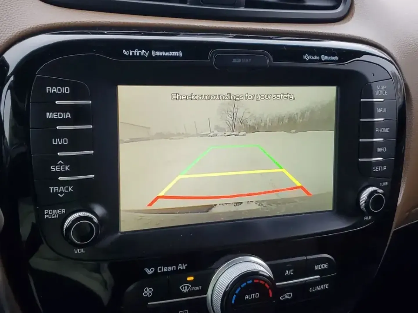 2016 /Brown 2-Tone Kia Soul + (KNDJP3A57G7) with an 4 Cyl, 2.0L engine, 6-speed automatic transmission, located at 6064 Gull Rd, Kalamazoo, MI, 49048, (269) 222-0088, 42.328388, -85.512924 - **Discover the Perfect Blend of Comfort and Style with This 2016 Kia Soul at AutoMaxx - Kalamazoo!**<br /> <br /> Are you ready to elevate your daily commute or embark on weekend adventures? Look no further than this stylish 2016 Kia Soul, available now at AutoMaxx - Kalamazoo. This pre-owned gem is - Photo#18