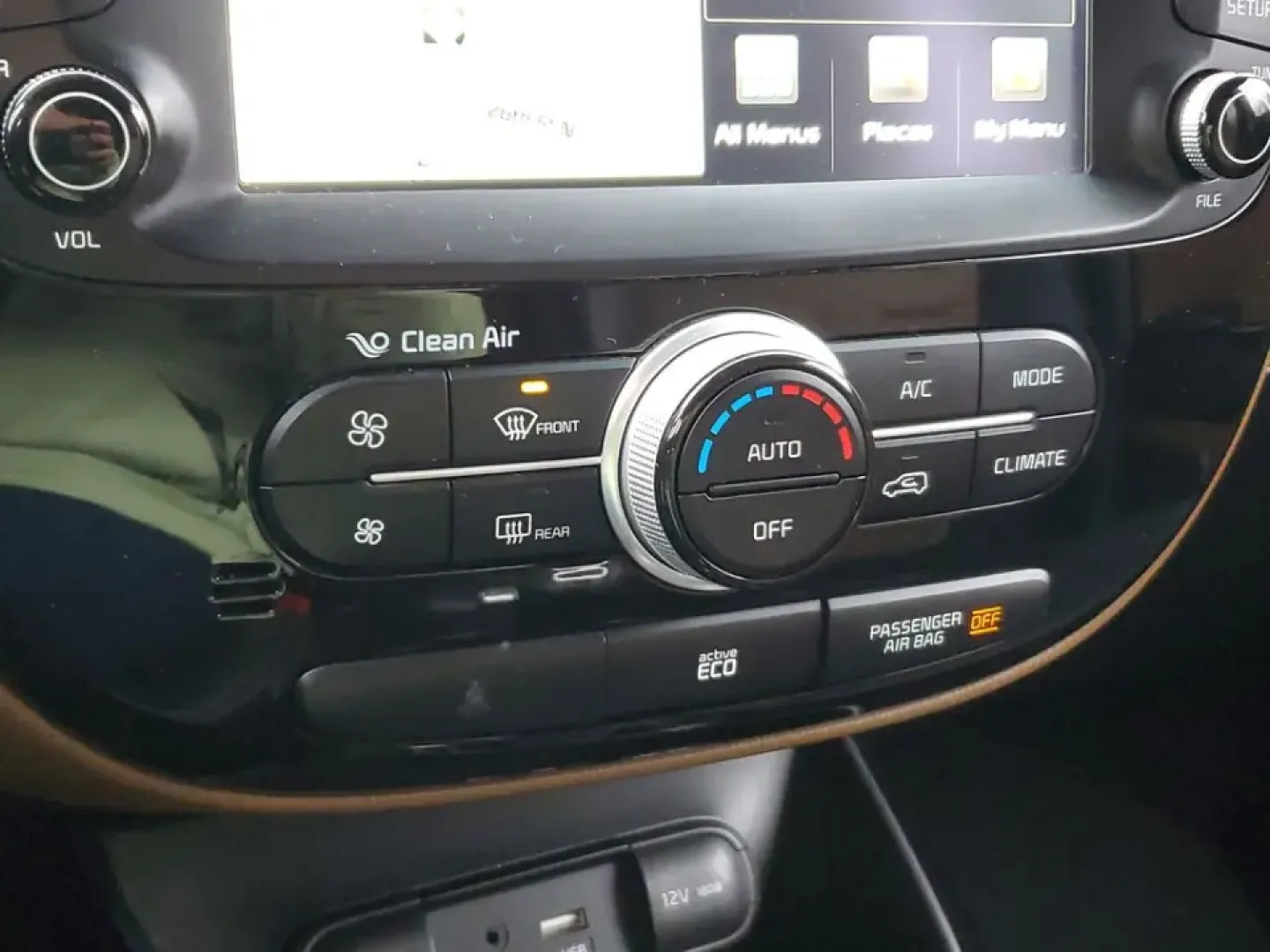 2016 /Brown 2-Tone Kia Soul + (KNDJP3A57G7) with an 4 Cyl, 2.0L engine, 6-speed automatic transmission, located at 6064 Gull Rd, Kalamazoo, MI, 49048, (269) 222-0088, 42.328388, -85.512924 - **Discover the Perfect Blend of Comfort and Style with This 2016 Kia Soul at AutoMaxx - Kalamazoo!**<br /> <br /> Are you ready to elevate your daily commute or embark on weekend adventures? Look no further than this stylish 2016 Kia Soul, available now at AutoMaxx - Kalamazoo. This pre-owned gem is- Photo#19