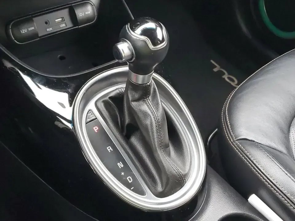 2016 /Brown 2-Tone Kia Soul + (KNDJP3A57G7) with an 4 Cyl, 2.0L engine, 6-speed automatic transmission, located at 6064 Gull Rd, Kalamazoo, MI, 49048, (269) 222-0088, 42.328388, -85.512924 - **Discover the Perfect Blend of Comfort and Style with This 2016 Kia Soul at AutoMaxx - Kalamazoo!**<br /> <br /> Are you ready to elevate your daily commute or embark on weekend adventures? Look no further than this stylish 2016 Kia Soul, available now at AutoMaxx - Kalamazoo. This pre-owned gem is - Photo#20