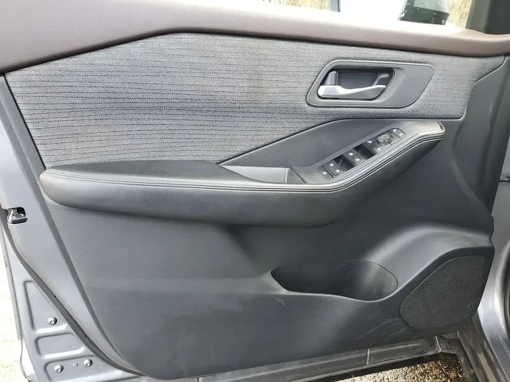 2023 /Charcoal Nissan Rogue SV (JN8BT3BA6PW) with an 3 Cyl, 1.5L engine, CVT transmission, located at 6064 Gull Rd, Kalamazoo, MI, 49048, (269) 222-0088, 42.328388, -85.512924 - **Unleash Adventure with this 2023 Nissan Rogue SV SUV - Your Perfect Companion for Everyday Journeys!**<br /> <br /> Are you ready to elevate your daily drives and weekend escapes? Look no further! The 2023 Nissan Rogue SV, now available at AutoMaxx in Kalamazoo, MI, is the ideal SUV for those who - Photo#10